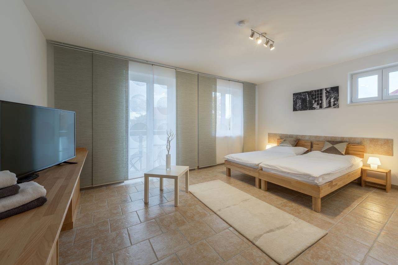Wn Rooms วีเนอร์นอยชตัดท์ ภายนอก รูปภาพ