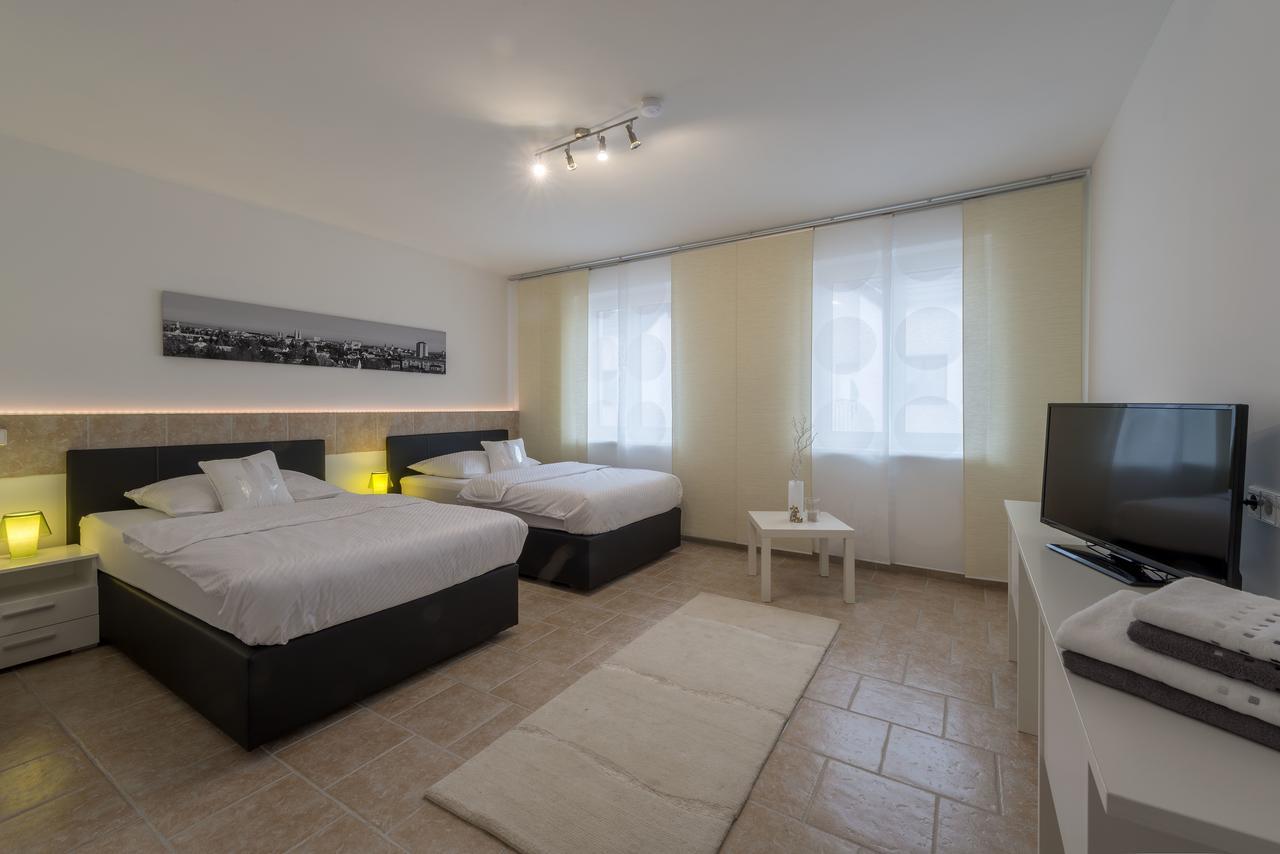 Wn Rooms วีเนอร์นอยชตัดท์ ภายนอก รูปภาพ