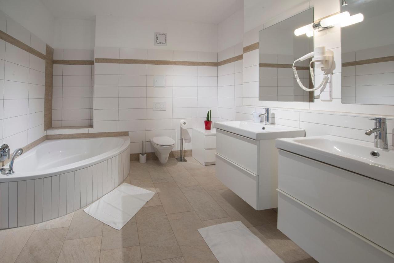 Wn Rooms วีเนอร์นอยชตัดท์ ภายนอก รูปภาพ